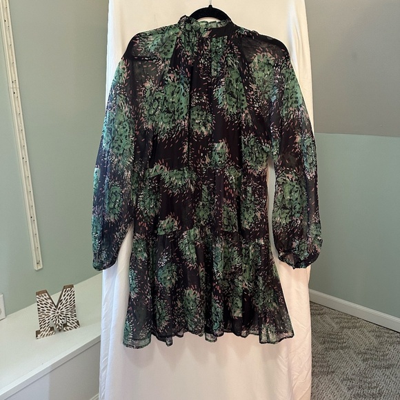 Sheer Boutique Flowy Floral Green Dress size medium - Picture 6 of 12